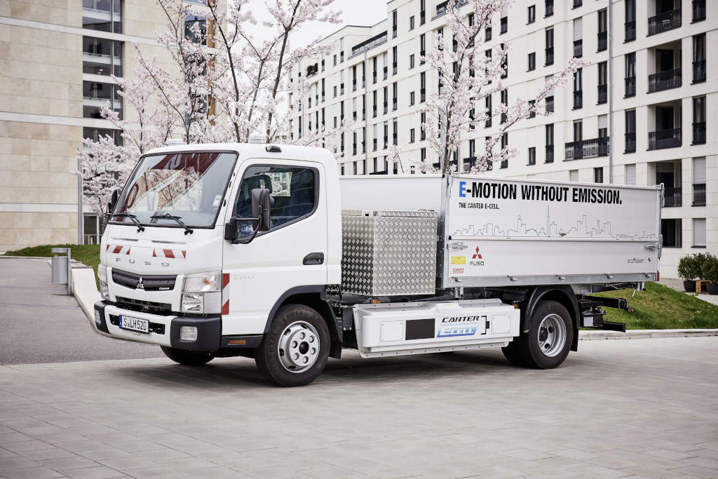 Das Logistikunternehmen Hermes und Daimler testen seit Kurzem fünf batteriebetriebene Fuso Canter E-Cell im Betriebsalltag (Bild: Daimler)