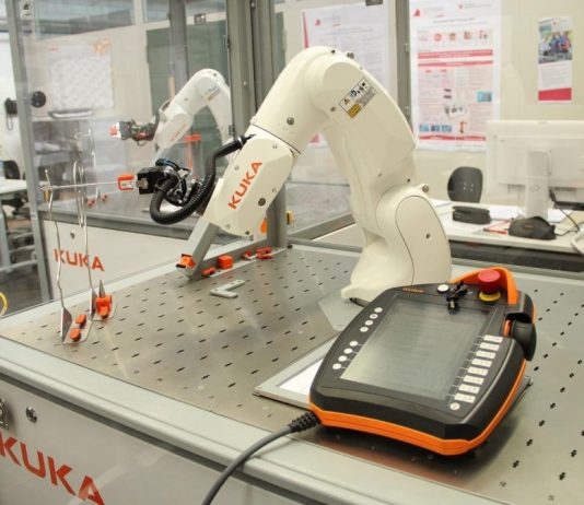 Neues Roboter-Labor an der Hochschule Karlsruhe – Technik und Wirtschaft