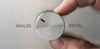 Finger dreht an Scheibe Analog zu Digital