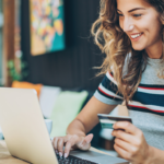 Kaufabbrüche reduzieren: So optimieren Händler ihren Checkout Selbst geringe Verzögerungen im Checkout können zu Kaufabbrüchen führen. Im Artikel bekommst du 3 Tipps, wie du den Checkout optimieren kannst!