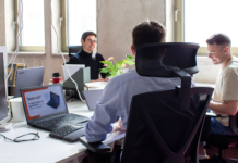 Das deutsche produzierende Gewerbe verliert pro Minute eine halbe Million € an Qualitätskosten. Da kommt die KI-Lösung von Semorai einer Erlösung gleich.