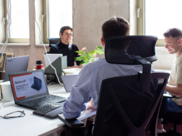 Das deutsche produzierende Gewerbe verliert pro Minute eine halbe Million € an Qualitätskosten. Da kommt die KI-Lösung von Semorai einer Erlösung gleich.
