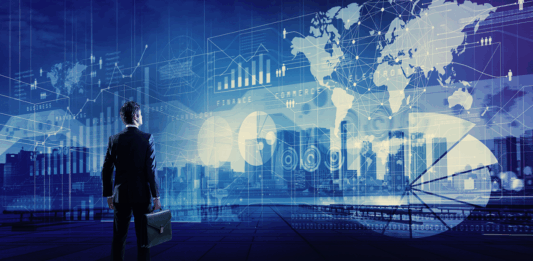 stehender Geschäftsmann, der verschiedene Grafiken des Unternehmens sieht. Internet der Dinge. Informations-und Kommunikationstechnologie. Digitale Transformation in der Finanzbranche
