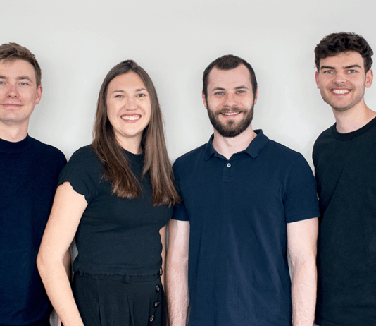 von links nach rechts: Nathan Miller, Elly Miller, Tim-Cedric Inhoff und Jakob Walk vom Startup streamlingo.