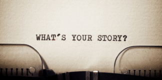 Storytelling Symbolbild: Mit der Schreibmaschine geschriebenes "What's your Story?"