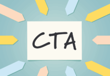 Papierpfeile, die auf die Notizkarte mit dem Akronym CTA (Call to Action) zeigen