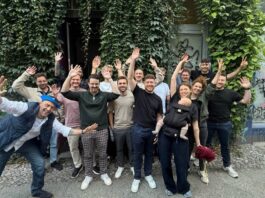 Personen auf Bild bei Webflow-Konferenz (Copyright Veranstalter Christian Schmitt) Hinten links nach rechts * Hüseynagha Oji - Motion Design, Web Design * Andrej Belcikov - Web Designer und Developer * Tim-Alexander Schulz - Web Designer * Matthias Cordes - Web Designer * Eduard Bodak - Web Designer * Thomas Etscheidt - Webdesigner und Developer Mitte links nach rechts * Marvin Blach - Agentur Halbstark GmbH * Dennis Karg - Webflow Partner * Jonas Arleth - Web Designer * Nancy Drupka - Web Designer und Developer * Martin Georg - Web Developer Vorne links nach rechts * Tobias Gill - Flowabo Founder * Christian Schmitt - Webflow Global Leader und Certified Partner * Jan Niklas Hauck - Web Developer * Rebekka Liedtke - [Refokus] Lead Designerin