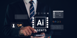 KI-Agenten-Technologiekonzept mit Geschäftsmann, der Smartphone und digitale Schnittstelle nutzt, repräsentiert künstliche Intelligenz, Automatisierung von maschinellem Lernen und intelligente Geschäftslösungen.